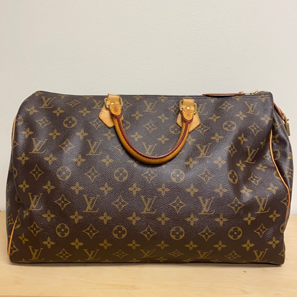 Louis Vuitton Speedy size 40 carried only a few times!